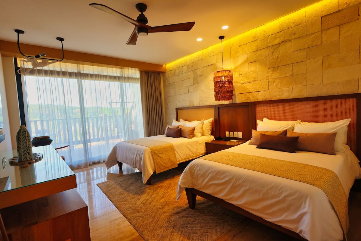 Habitación estándar doble, balcón, vistas al jardín | Ropa de cama de alta calidad, edredones de plumas, escritorio