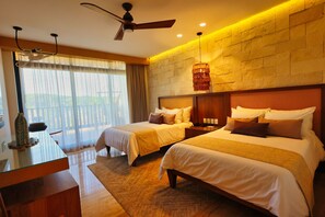 Habitación doble estándar, balcón, vista al jardín | Ropa de cama de alta calidad, edredón y escritorio 