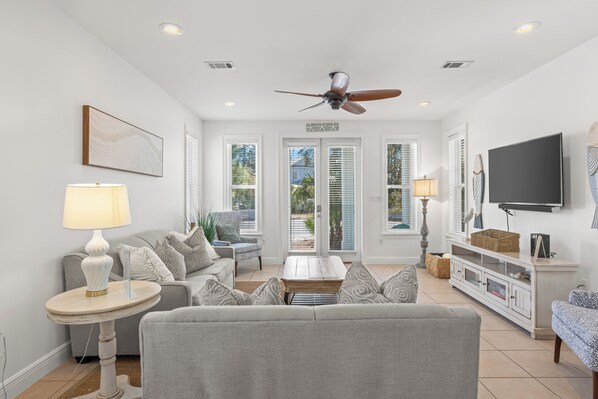 Smart TV - Salt Therapy - Seagrove Beach - 3 BR Home + 1 BR Casita with King Bed (Santa Rosa Beach)