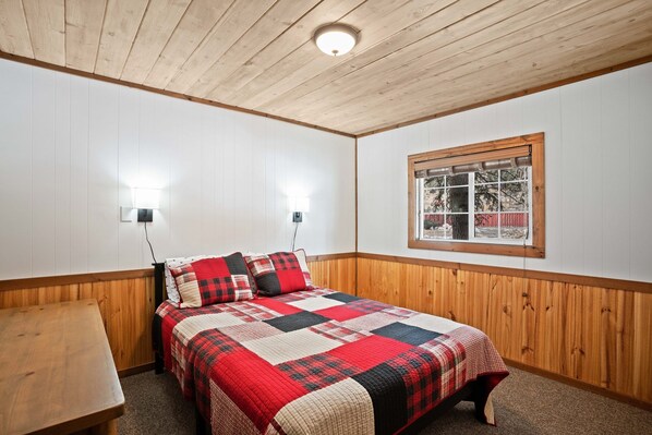 2 makuuhuonetta, silitysrauta/-lauta, ilmainen Wi-Fi, vuodevaatteet