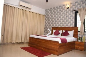 Deluxe Double or Twin Room, City View | Soundproofing, iron/ironing board, free WiFi - Tulsi Home Stay (Mumbai)