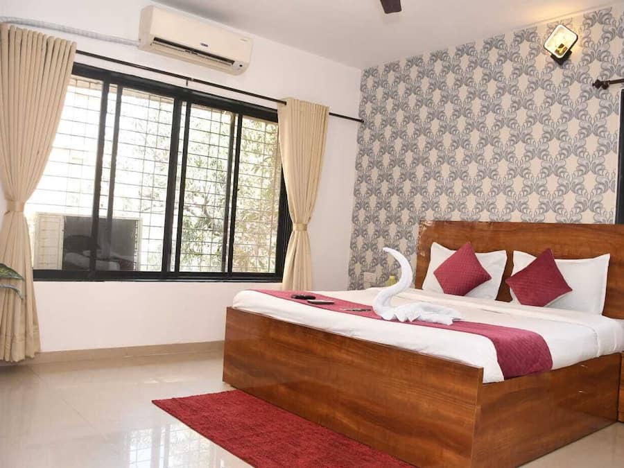 Deluxe Double or Twin Room, City View | Soundproofing, iron/ironing board, free WiFi