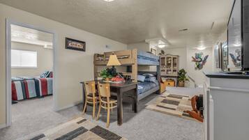 5 bedrooms, desk, iron/ironing board, WiFi