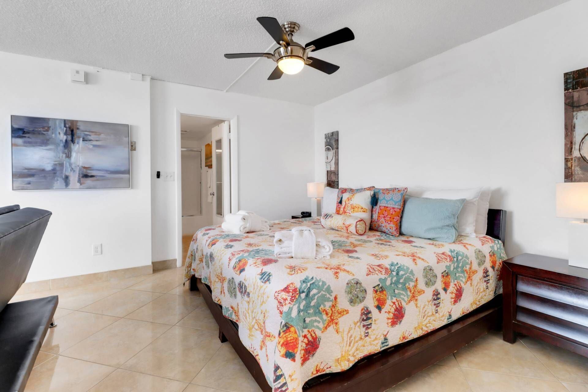 7th Floor Balcony | Free Parking | King Bed | Free Wifi | Steps To Bonita Beach - Estero, FL