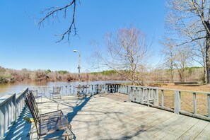 Terrace/patio - Fire Pit, Views: Lakefront Toledo Bend Retreat! (Many)