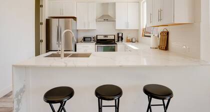 Spacious Lake Highland Townhome W/ Pool!