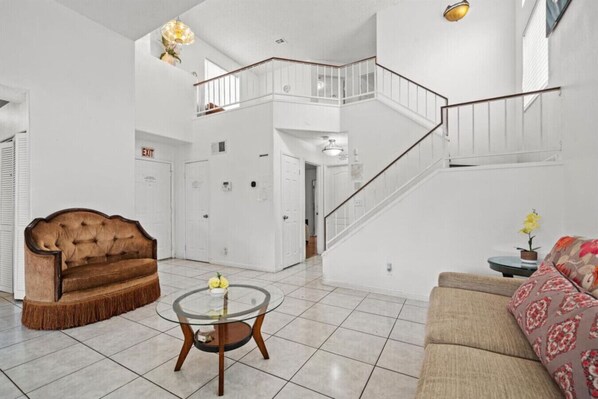 Smart TV - Roulette Retreat | Central | 8 Mi to Strip (Las Vegas)