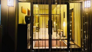 A hotel entrance with a traditional Japanese-style interior, including sliding doors and a reception area with a reception desk and seating. - HAKONE saryo KINTOKI (Hakone)