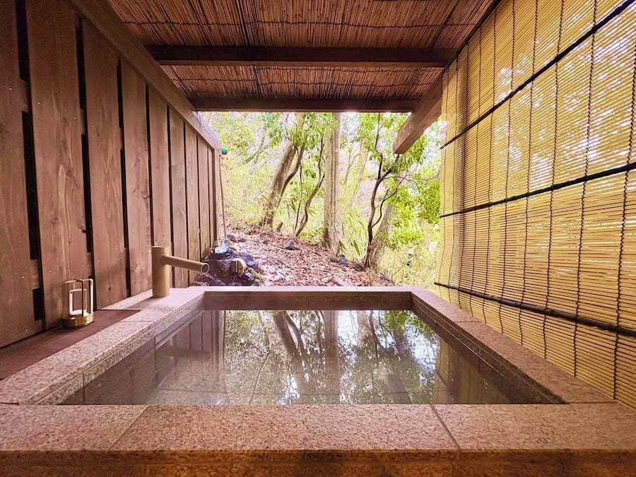 Free toiletries, toilet paper