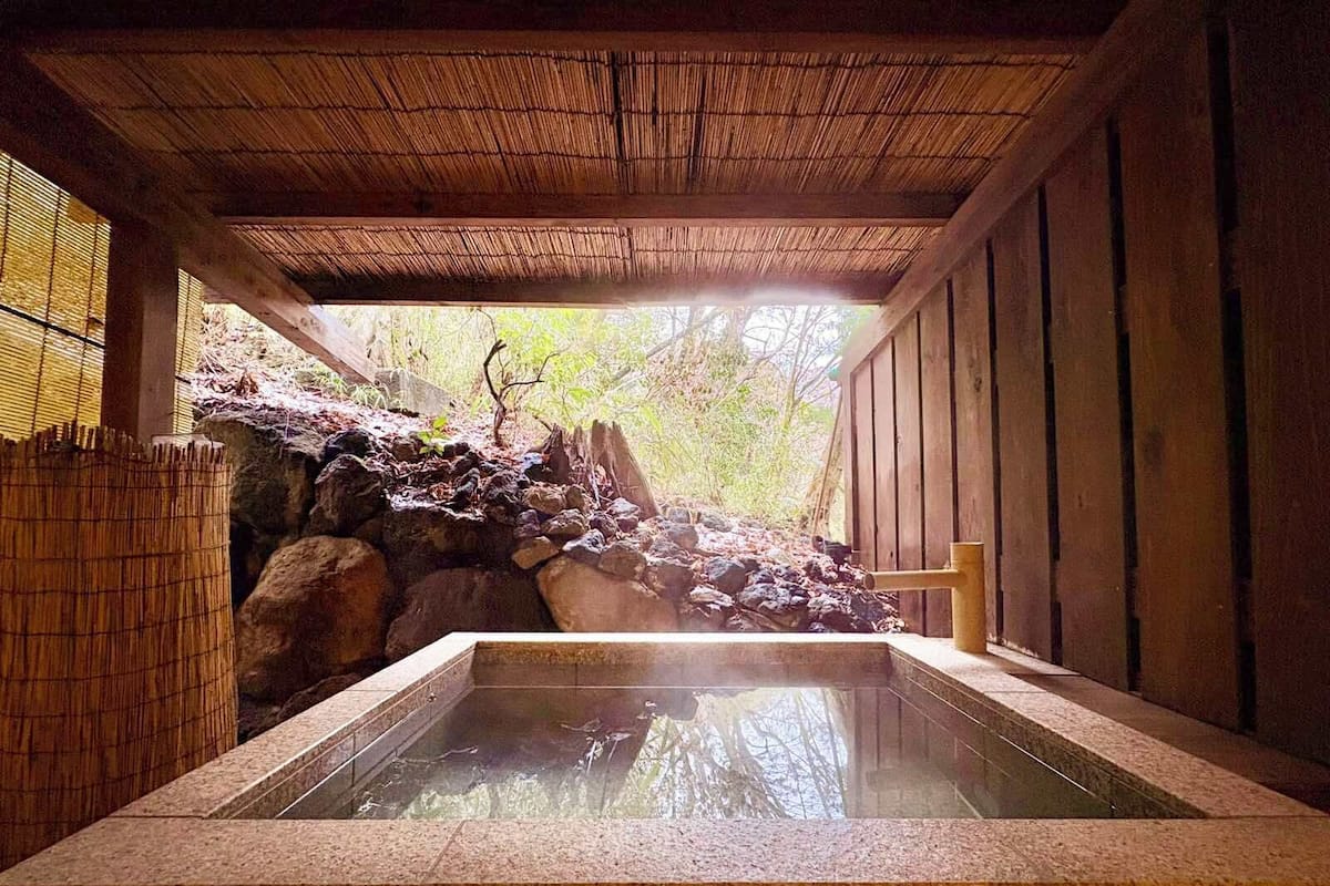 Suite room with open-air bath Non Smoking | Bathroom | Free toiletries, toilet paper