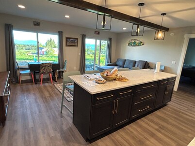 East End Swell - NEW- DOWNSTAIRS Retreat with Ocean, Mountain & Glacier Views