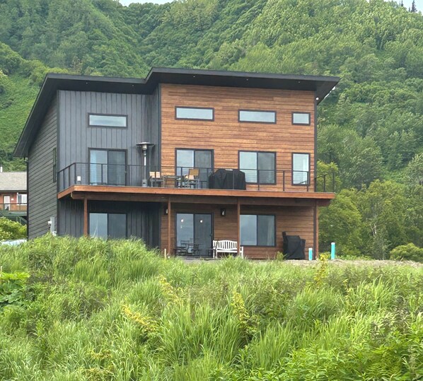 Exterior - East End Swell - NEW- DOWNSTAIRS Retreat with Ocean, Mountain & Glacier Views (Fritz Creek)