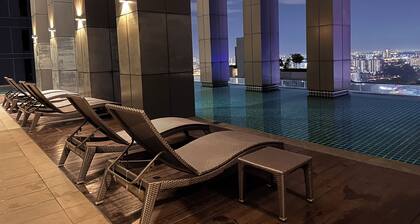 Skyline Luxe 4BR Retreat with En-suites