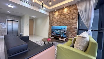 Luxury Apartment, City View | Living area
