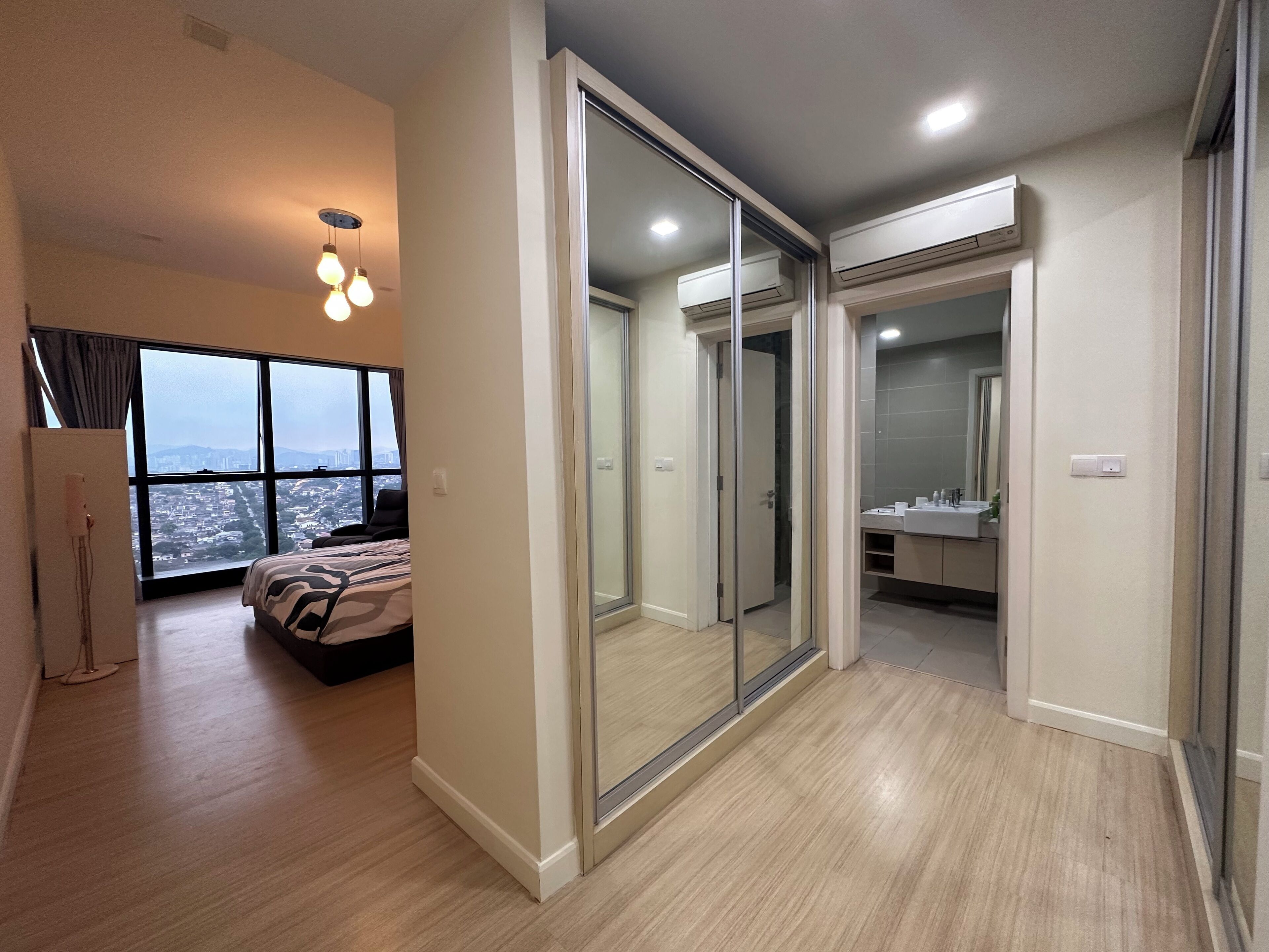 4 bedrooms, blackout curtains, iron/ironing board, free WiFi