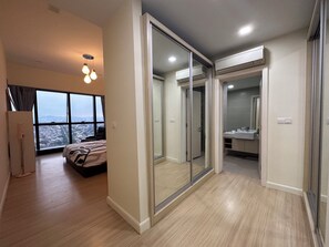 4 habitaciones, cortinas blackout y tabla de planchar con plancha