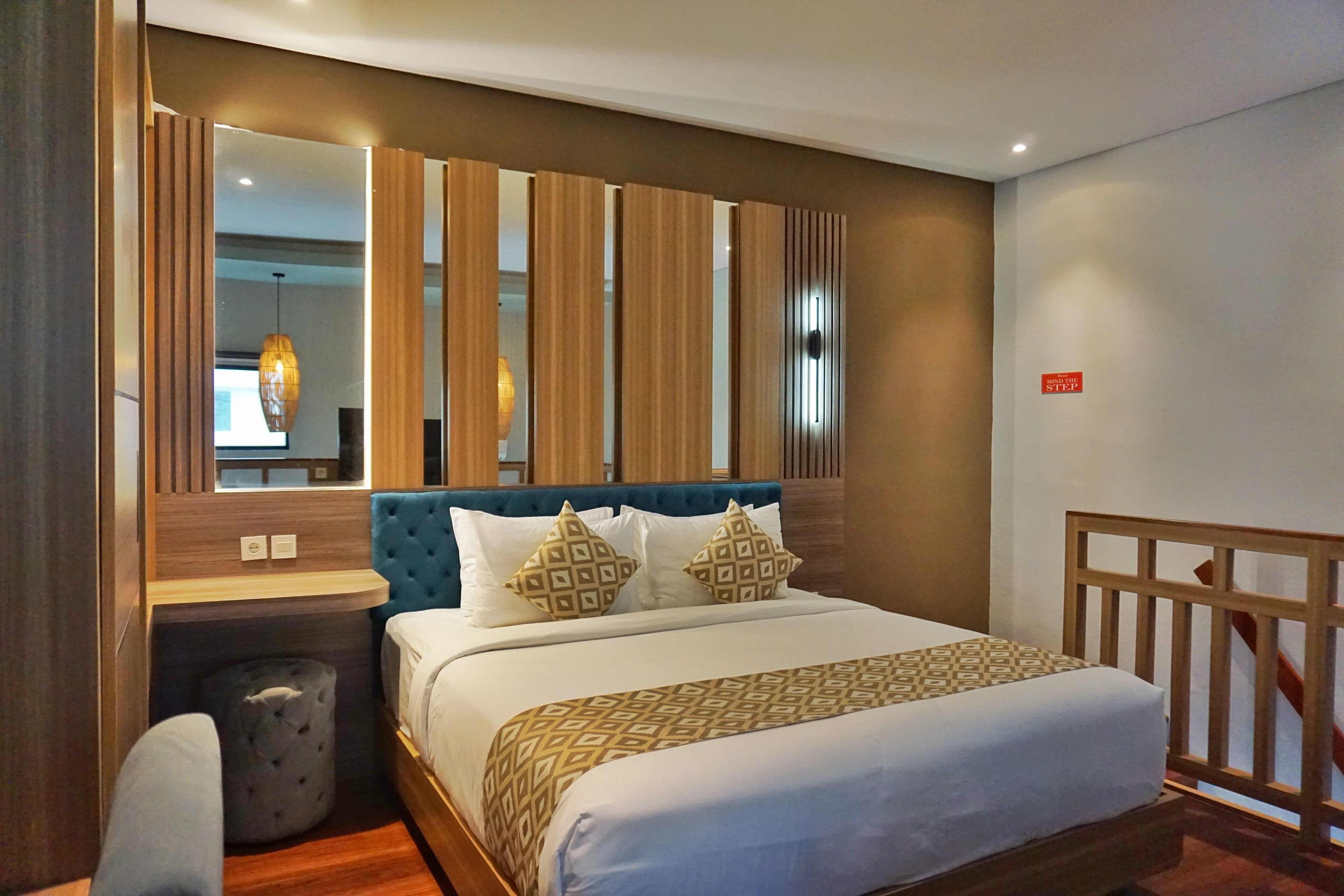 1 quarto, cofres nos quartos, escrivaninha