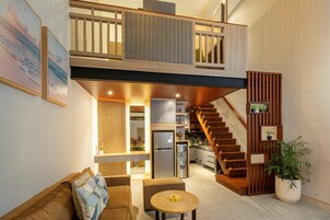 Deluxe Apartment | Living area | Flat-screen TV