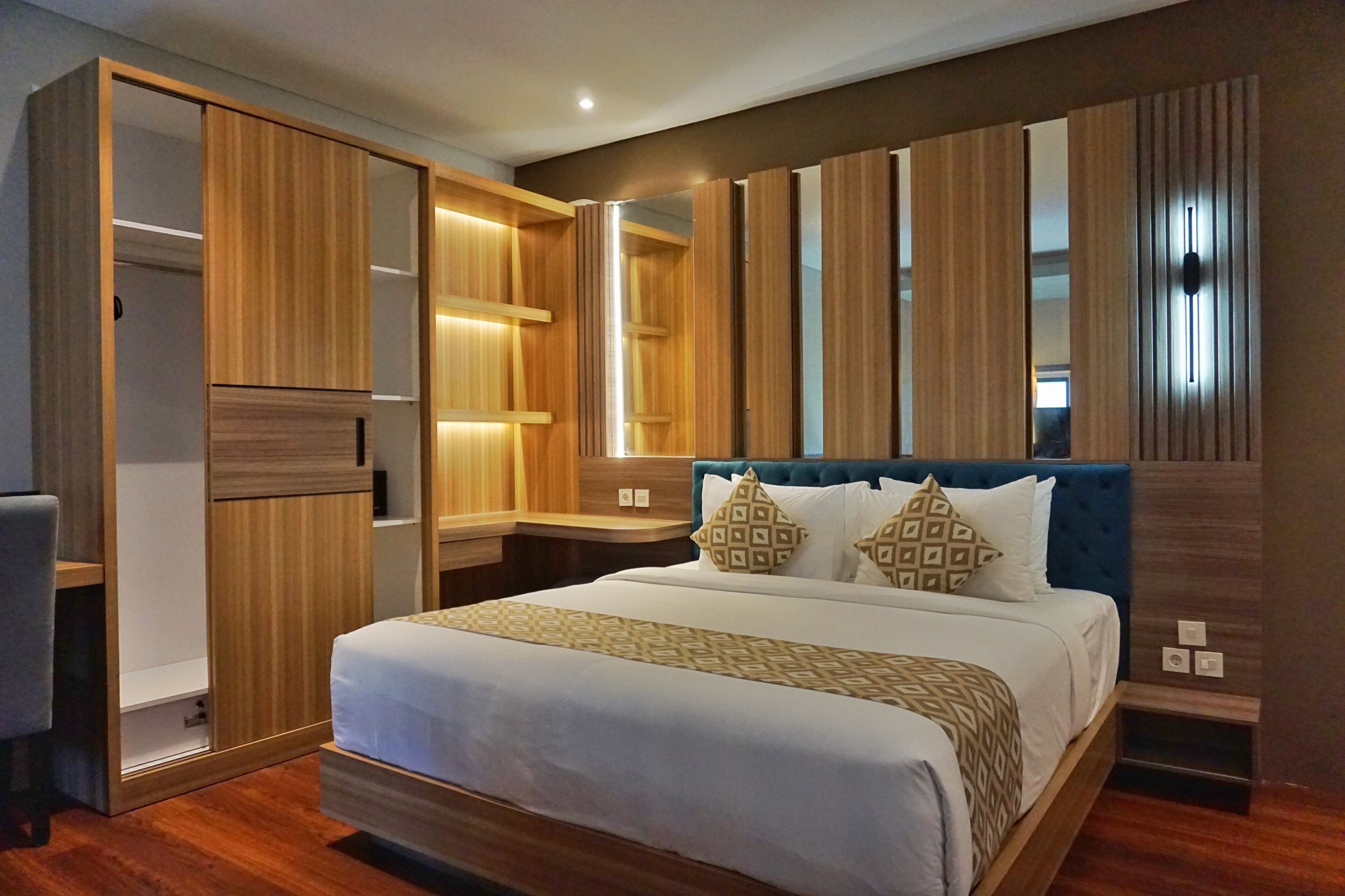 1 slaapkamer, een kluis op de kamer, een bureau, een laptopwerkplek