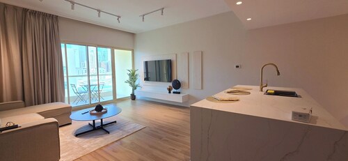 716 | Modern and Cozy 1-Bedroom Apartment | The Greens