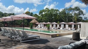 2 outdoor pools