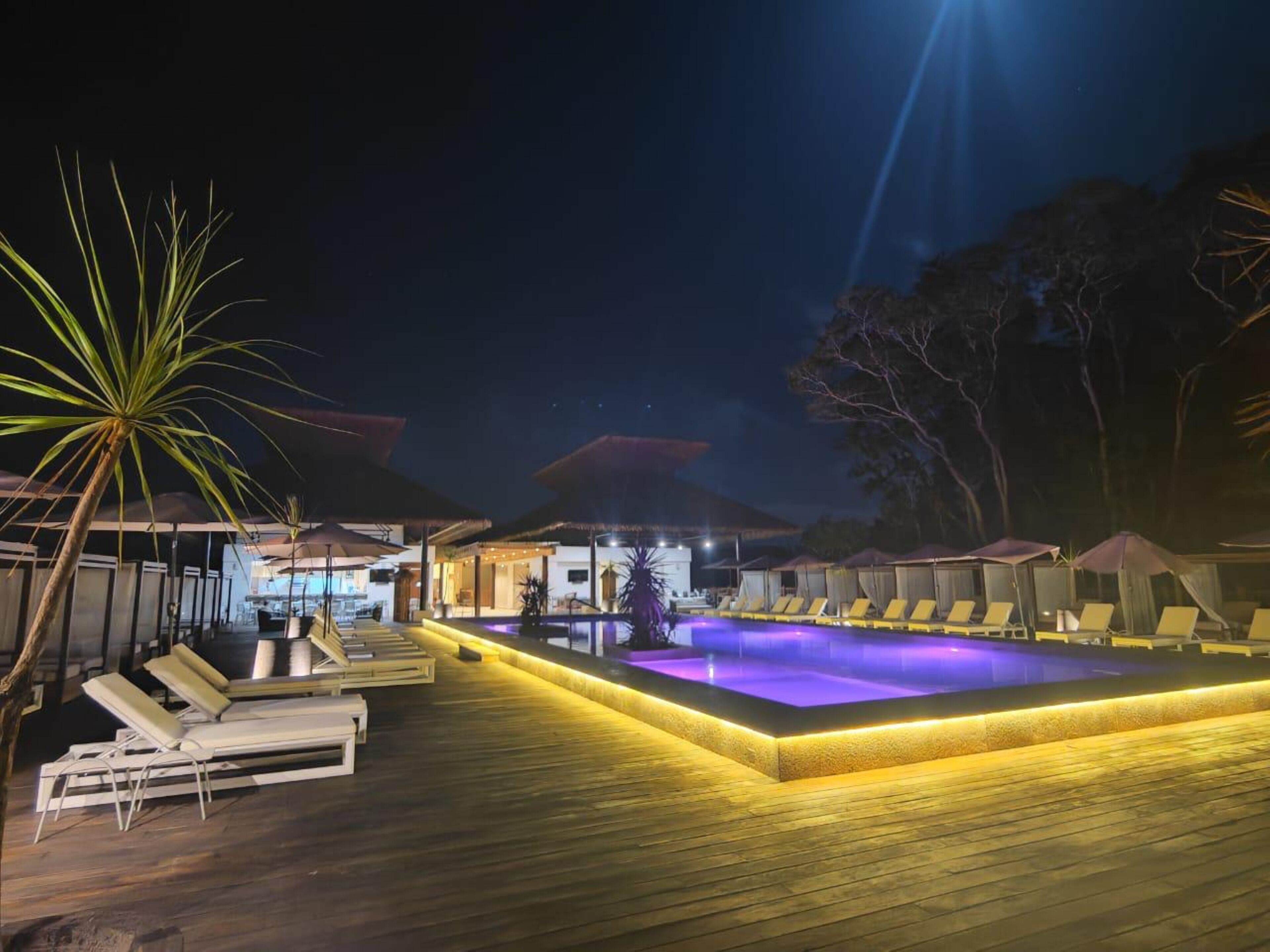 2 outdoor pools