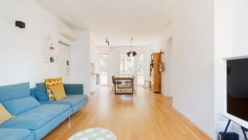 Télévision à écran plat