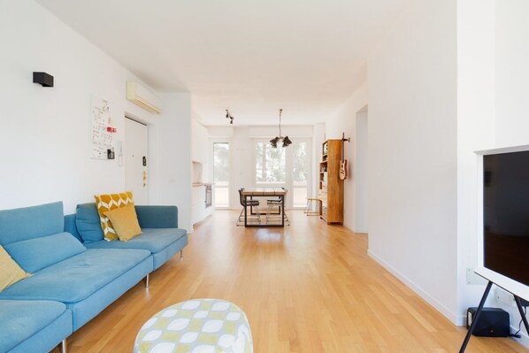 Télévision à écran plat