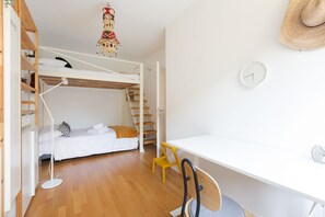 2 bedrooms, desk, iron/ironing board, WiFi