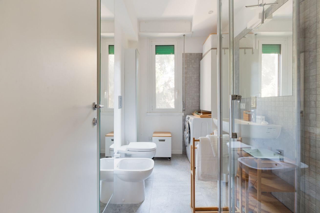 Dusche, Haartrockner, Bidet, Handtücher