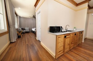 Deluxe Single Room | Private kitchen | Mini-fridge, microwave