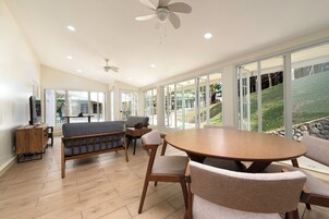 Cottage | Living area | Smart TV