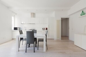 Dining - GuestHost - Modern 70 sqm apartment located on the second floor of a building without a lift. The accommodation can host up to 3 people and is equipped with all comforts.The property is located in the San Cristoforo sul Naviglio district, a few steps fro (Milano)