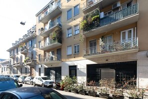 Exterior - GuestHost - Modern 70 sqm apartment located on the second floor of a building without a lift. The accommodation can host up to 3 people and is equipped with all comforts.The property is located in the San Cristoforo sul Naviglio district, a few steps fro (Milano)
