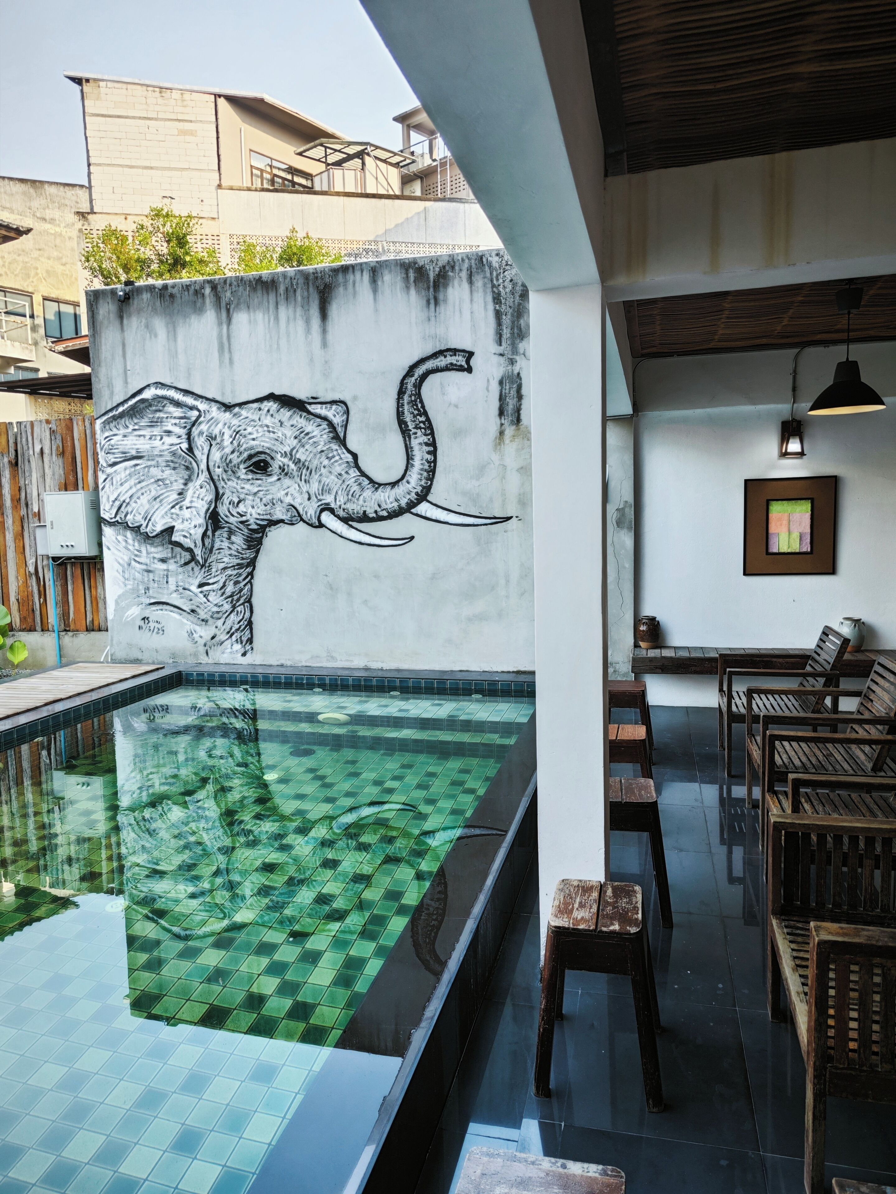 Kauden mukainen ulkouima-allas