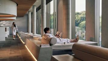 Ruang perawatan pasangan, sauna, ruang uap, dan mata air panas/mineral