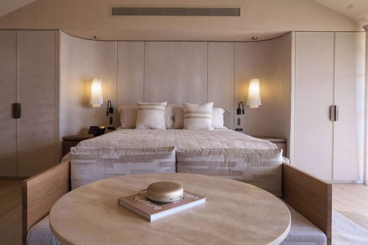 Villa | In-room safe, laptop workspace, blackout drapes, iron/ironing board