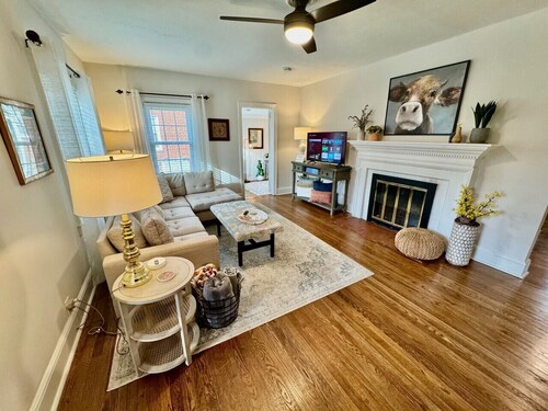 Hank`s Place - Cheerful Bungalow near HPU