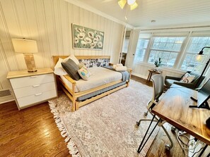 3 bedrooms, desk, iron/ironing board, WiFi