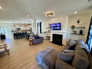 Smart TV, fireplace, books, music library