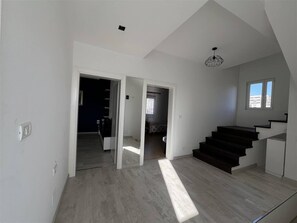 Villa, 2 habitaciones, balcón | Interior