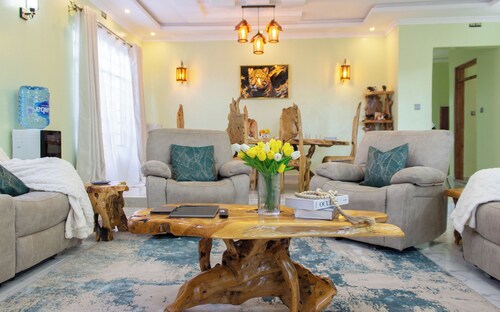 Luxury stay in Nanyuki. Family-friendly villa near Olpajeta. Mount Kenya views