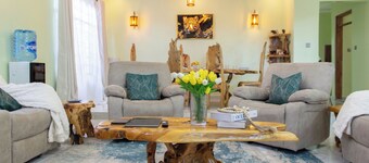 Luxury stay in Nanyuki. Family-friendly villa near Olpajeta. Mount Kenya views
