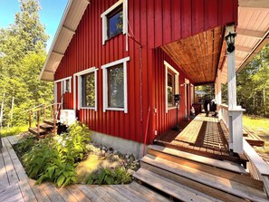 Chalet rustique, 2 chambres, patio | Extérieur