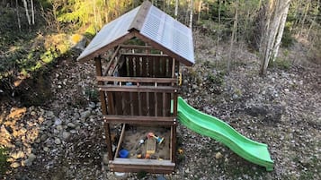 Ferienhütte, 2 Schlafzimmer, Terrasse | Kinderbereich
