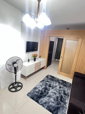 Comfort Condo, 1 Bedroom | Living area - 1 BR Shell Residences Facing amenities (Pasay)