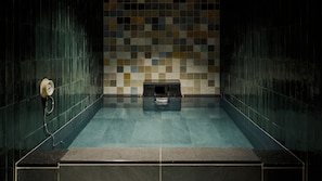 Sauna, Whirlpool, Dampfbad, Thermalbad/Mineralquelle