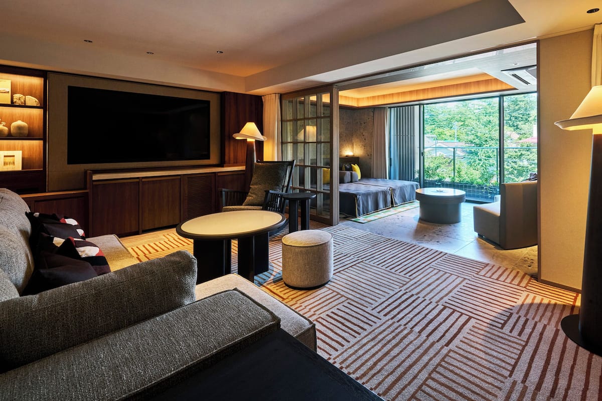 1 bedroom, in-room safe, desk, blackout curtains