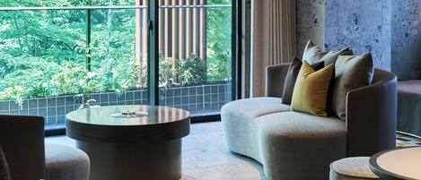 1 bedroom, in-room safe, desk, blackout drapes