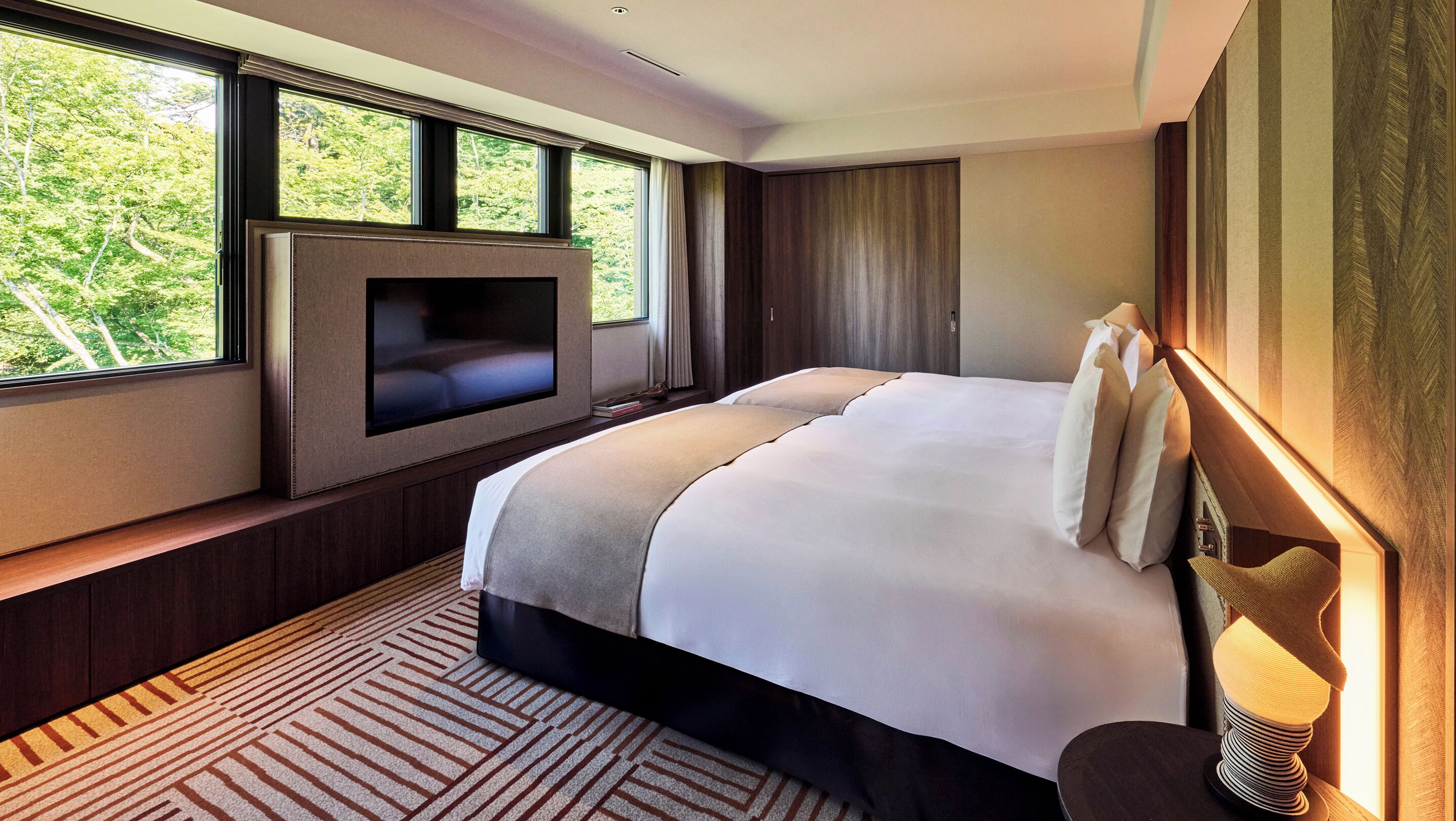 Hochwertige Bettwaren, Daunenbettdecken, Pillowtop-Betten, Zimmersafe